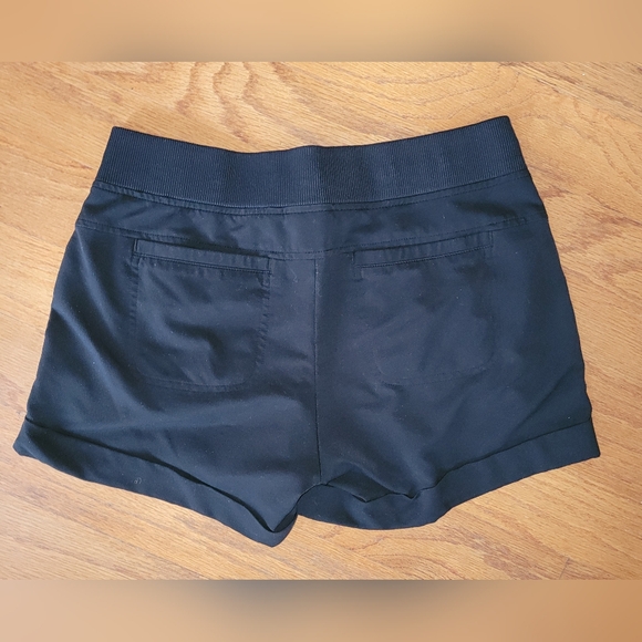 Athleta Black Athletic Shorts. Cuffed, Drawstring, 4 Pockets, Size 4 - Picture 2 of 7
